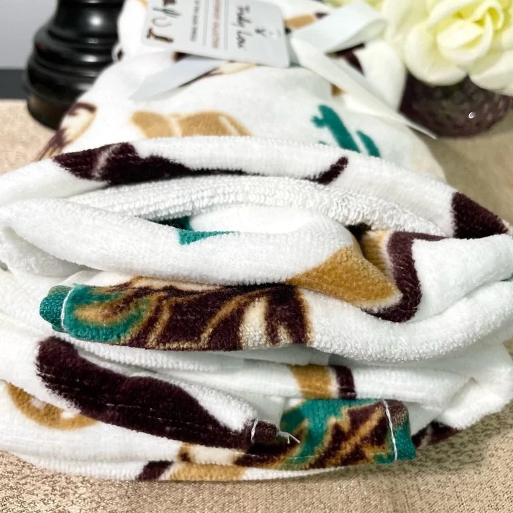 NWT Set of 2 Western Cowboy Boots/Cactus Bathroom Hand Towels